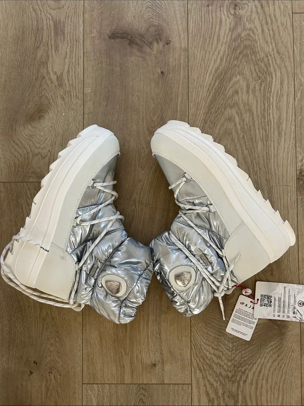 Pajar Silver Puffer Women's Winter Boot, Size 10, NWT Flaw last photo - Picture 5 of 13